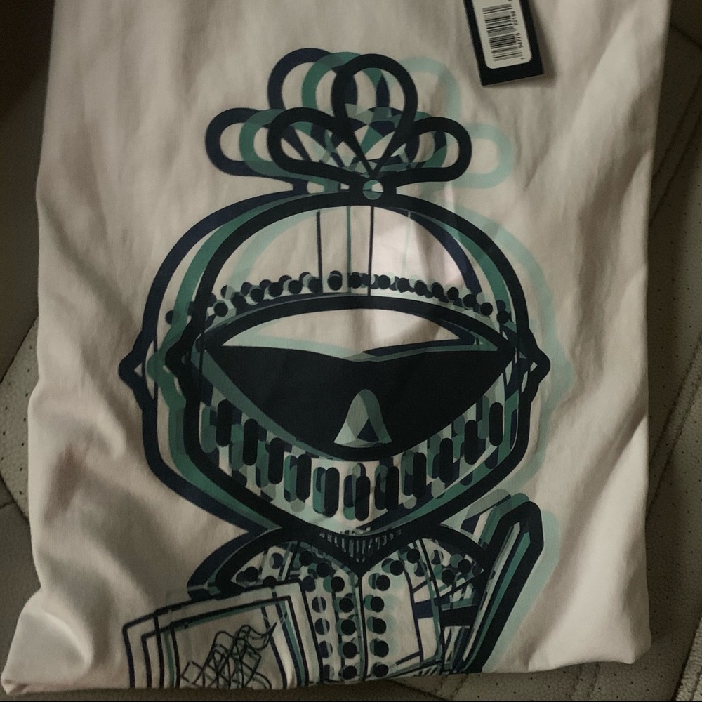 Men’s NWT size large T